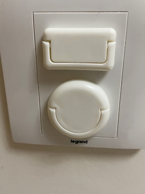 COMBO 5 Nút Bịt Ổ Điện Chống Giật An Toàn Cho Bé Có Quai Rút Đầu Nắp Che Bảo Vệ Ổ Cắm Tiện Lợi