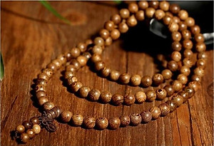Vòng tay nam nữ 108 hạt 8 ly gỗ đàn hương