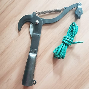 Đầu kéo cắt tỉa cành cây trên cao 