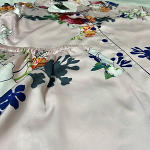 Bộ Pyjama nữ, đồ mặc nhà VILADY-B113 kiểu quần đùi tay cộc họa tiết Bông, chất liệu lụa Pháp cao cấp