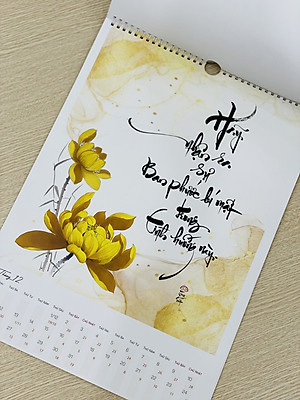 Lịch thư pháp 2023 Trong Suốt - Lịch thư pháp hoa sen nghệ thuật truyền cảm hứng 40x63cm kèm hộp đựng và đinh 3 chân