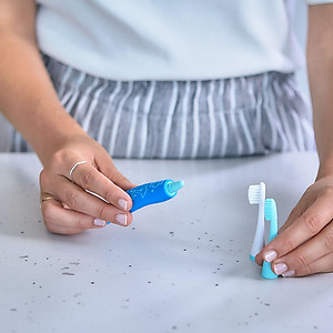 Bàn chải đánh răng silicon cho bé Marcus & Marcus, từ 2 tuổi - Xanh