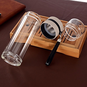 Bình thủy tinh giữ nhiệt 3 lớp Nhà của Mẹ có ngăn lọc trà và quai xách quai cấp, dung tích 500ml, kích thước 24 x 6,5 cm,  - màu sắc giao ngẫu nhiên