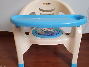 Ghế Ăn Dặm Bằng Nhựa Cho Bé (giao màu ngẫu nhiên)