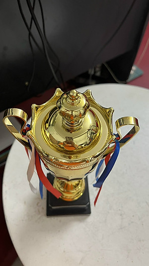 Cúp thể thao A238 , cúp vô địch cao 34cm bằng nhựa cứng kèm dây tua rua đẹp mắt, cúp trao giải giá rẻ