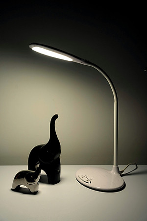 Đèn bàn học Rạng Đông đèn bàn LED cảm ứng Model RD-RL-21.LED