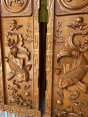 Tranh treo tường lý ngư vọng nguyệt bằng gỗ gõ đỏ kt 37×117×4cm