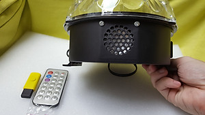 Đèn quả cầu xoay pha lê cảm biến nhạc - Đèn led quả cầu xoay nháy theo nhac mp3 có điều khiển kết nối Bluetooth