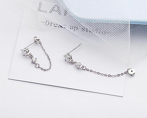 Bông tai đá kiểu dáng cá tính - vành tai tone trắng.