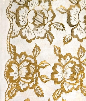 Khăn trải bàn PAULEE WLG-751 hoa văn nhũ vàng (152cm x 228cm)