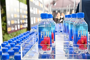 Nước Khoáng Thiên Nhiên Fiji (6 Chai x 1L)