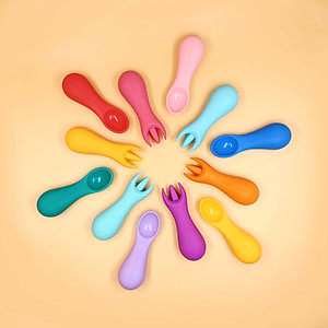 Bộ thìa nĩa tập ăn silicon cho bé Palm Grasp Marcus & Marcus, từ 12 tháng