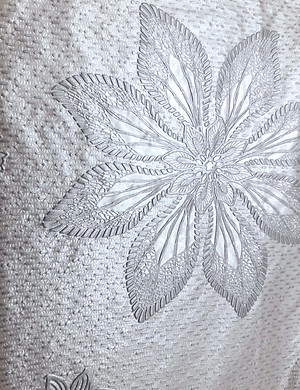 Khăn Trải Bàn PAULEE - PWL 241 hoa văn nổi, ánh kim bạc, nền kem bạc, không thấm nước - 147cm x 230cm.