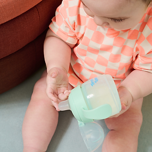 Bình tập uống nước có vòi mút chống tràn, chống sặc Tommee Tippee Soft Spout, 150ml, cho bé từ 4 tháng – Xanh