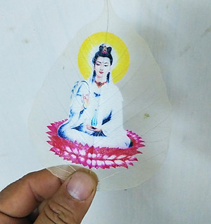 Tranh treo tường trang trí nhà cửa có khung cao cấp mẫu Mẹ quan âm, adida, Tranh Phật Quan Âm Trên Là Bồ Đề HPB-2324