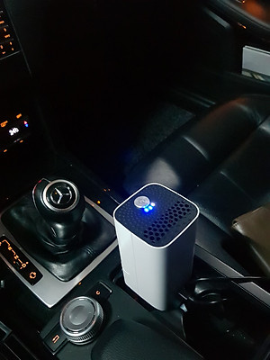 Máy Lọc Không Khí Ô Tô Thụy Sỹ Boneco P50 Khuếch Tán Tinh Dầu Thơm, Tạo Ion Âm Lọc Bụi, Khử Mùi Oto Cũ Mới, Dùng Cho Xe Hơi/Xe Đẩy Em Bé/Bàn Làm Việc - Hàng Chính Hãng