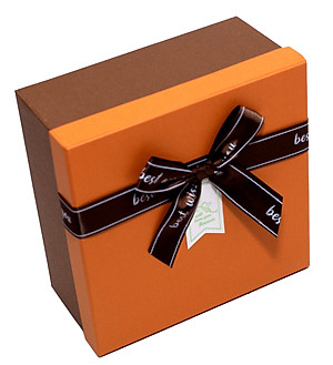 Hộp Quà Vuông V028 Phượng Hoàng 18 x 18 x 9 cm - Giao mẫu ngẫu nhiên