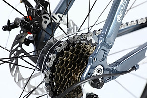 Xe đạp thể thao CALLI 1600 Pro Khung hợp kim nhôm cao cấp, có 2 kích cỡ lựa chọn phù hợp với người cao 1m44 trở lên