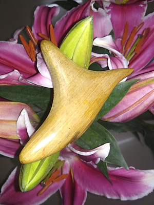 Dụng cụ massage, cạo gió bằng gỗ bách xanh.