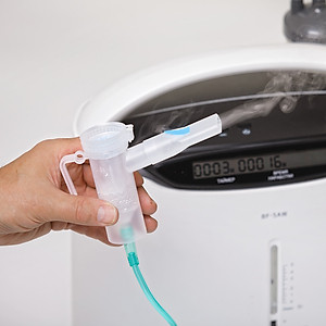 Máy Tạo Oxy Y Tế 93% Yuwell 8F-5AW - Hỗ Trợ Bệnh Nhân Suy tim, Suy phổi, Rối loạn hô hấp - Bảo Hành 1 Năm