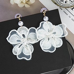 Bông tai hoa vải cánh trắng tinh khiết nữ tính