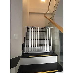 Thanh chắn cửa, chắn cầu thang Umoo, an toàn cho bé (kích thước từ 76-200cm)