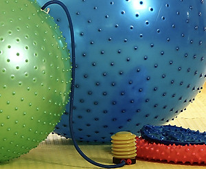 Bóng tập yoga có gai đường kính 75cm chịu lực 200kg(tặng bơm Bóng)