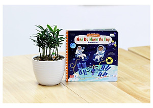 Sách Tương Tác - Sách Chuyển Động - First Explorers - Astronauts - Nhà Du Hành Vũ Trụ