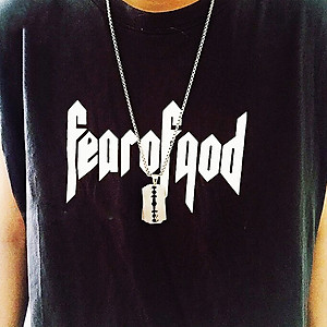 Vòng cổ lưỡi lam titan