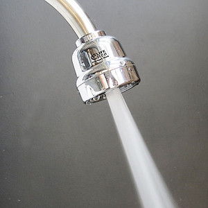 Đầu Vòi Tăng Áp 1 Chế Độ Chảy Mạ Chrome Eurolife EL-TA03 (Trắng Bạc)