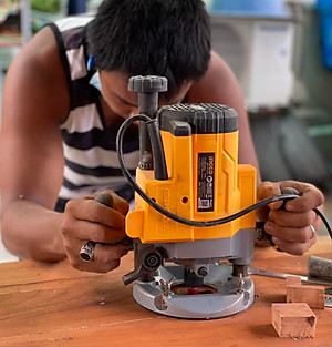 Máy phay gỗ 2200W-12.7mm ingco RT22008