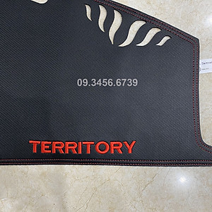 Thảm taplo da carbon xe Ford Territory 2022 2023 màu đen 3 lớp, có đế chống trượt, chống nắng nóng hiệu quả