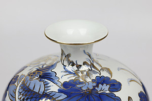 Bình hút tài lộc Bát Tràng men lam vẽ vàng cao 28cm Lý Ngư Vọng Nguyệt