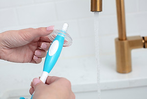 [ AC055 ] Cọ rửa bình sữa cổ thường và cổ rộng, chất liệu silicone - Dr.Brown's