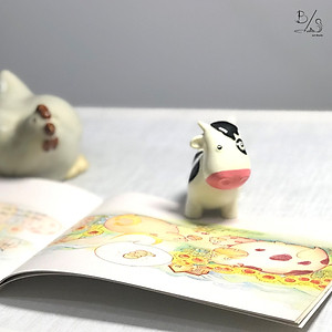 Sách hay - Sách thiếu nhi - Truyện cổ tích song ngữ Anh Việt "TRÂU VÀNG VÀ CẬU BÉ – Sự huyền diệu của Ánh Trăng" - Art book - Pig Moon Bookstore