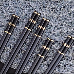 Set 10 đôi đũa 3 sọc đen kháng khuẩn, đũa nhựa chống nấm mốc, chịu nhiệt tốt, an toàn cho người sử dụng