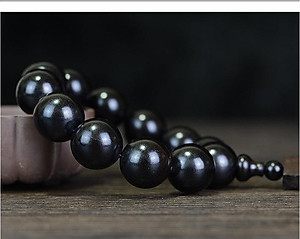 Set Vòng đeo tay Chuỗi Hạt Gỗ Mun Sừng, Kèm hộp đựng Gỗ lót lụa vàng.