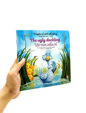 Truyện Cổ Tích Nổi Tiếng Song Ngữ Việt - Anh: The Ugly Duckling - Vịt Con Xấu Xí (Tái Bản 2023)