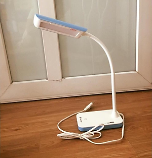 Đèn bàn học LED Cảm ứng RD RL 20 LED 