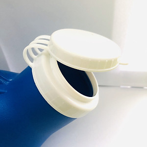 Bô đi tiểu cho nam ( thể tích 1000ml)- màu ngẫu nhiên