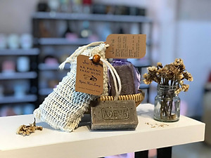 Xà phòng/xà bông ngừa mụn lưng Adeva Noni - Tinh dầu quế thơm nồng ấm, Glycerin thảo dược làm mềm da, ít bọt, nhanh sạch, không cần xả nhiều nước