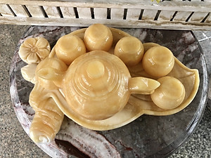 Bộ ấm trà với dĩa kiểu chếc lá trầu đá ngọc hoàng long