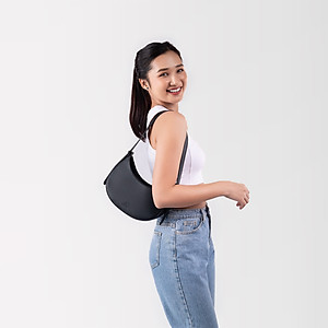 Túi Yuumy ( Thời trang nữ hình bán nguyệt - Túi đeo vai da Seasand YN156 )