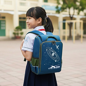 Balo học sinh chống gù cao cấp Xbags Universe xanh – Balo học sinh tiểu học siêu nhẹ nhiều ngăn đệm lưng êm ái họa tiết vũ trụ XB3104
