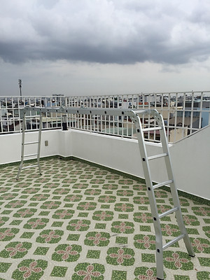 Thang nhôm gấp 4 đoạn SUMIKA SK605, chữ A - 2.9m, chữ I - 5.8m, 14 tư thế sử dụng, tải trọng 150kg