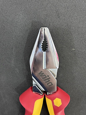 Kìm đa năng trợ lực 200mm Wiha cách điện 1000V 26714