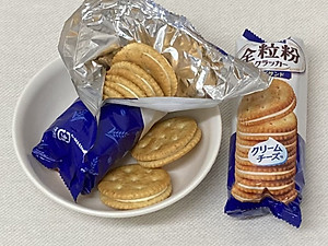 Bánh quy YBC nhân phô mai Levain Cheese Sandwich