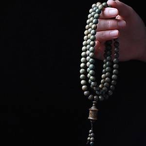 VÒNG CHUỖI 108 HẠT GỖ ĐÀN HƯƠNG XANH 8mm PHỐI KINH LUÂN KHẮC LỤC TỰ OM MANI