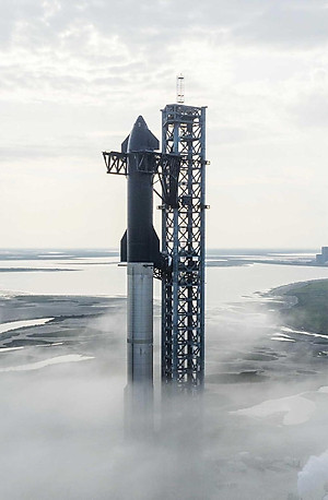 Elon Musk (Hardcover)