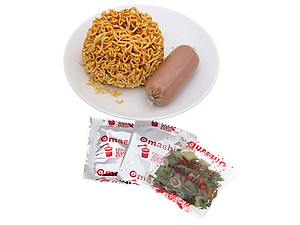 Thùng 24 ly mì khoai tây Omachi tôm chua cay 112g (có cây thịt thật)